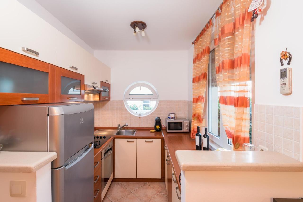 Family Apartment Dubrovnik - Private Jacuzzi Terrace, Private Parking Exteriör bild